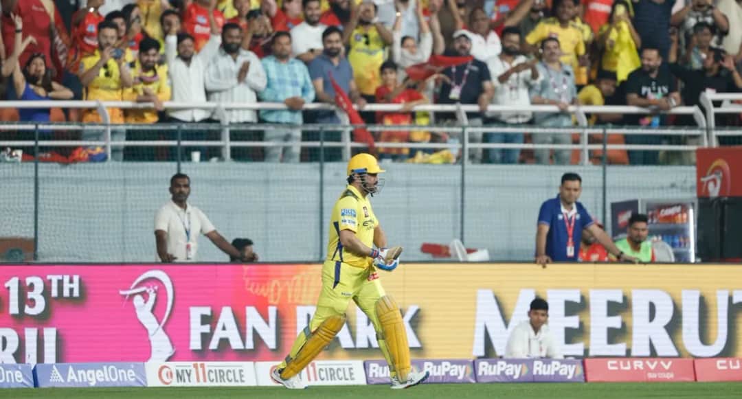 IPL 2025 -Â MS Dhoni Makes Fangirl's Day with Special CSK Gift - Watch Video!